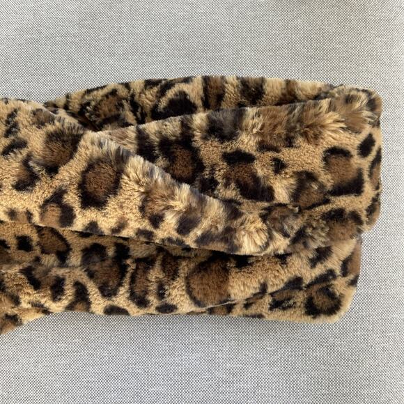 Altar'd State Leopard Cheetah Animal Faux Fur Twist Scarf Neck Warmer One Size - Picture 4 of 5